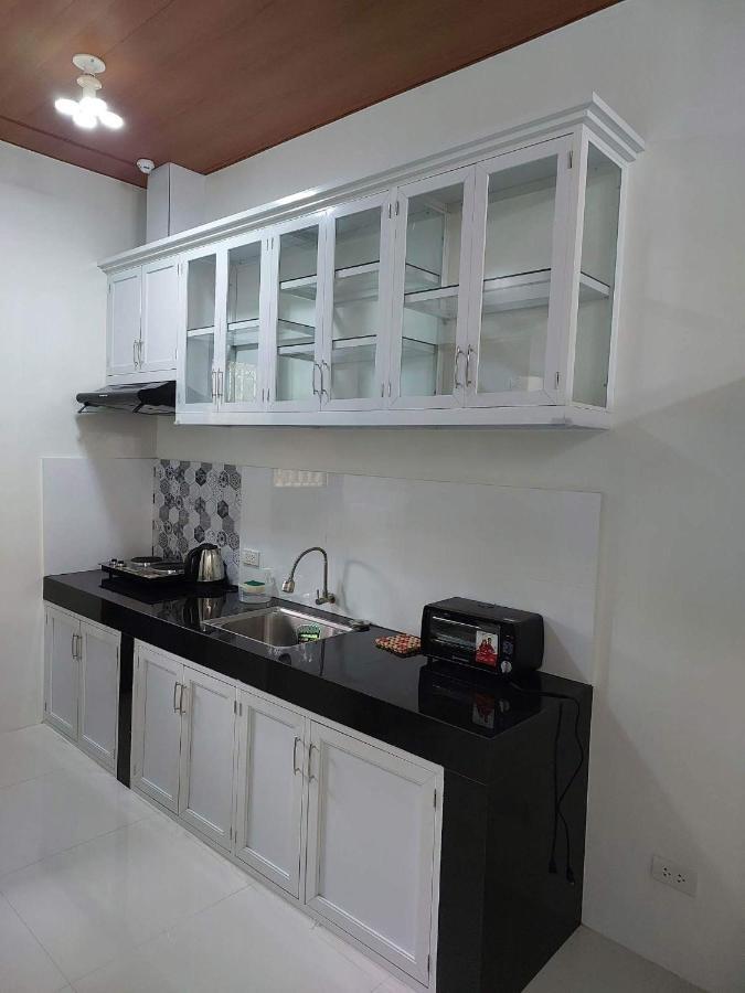 Flb Apartelle Los Banos Los Banos  Esterno foto