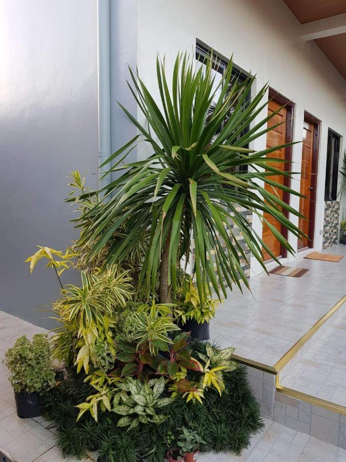 Flb Apartelle Los Banos Los Banos  Esterno foto